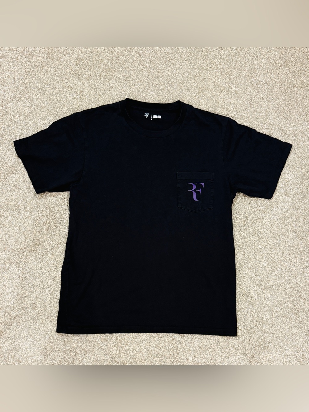 UNIQLO x Roger Federer RF Logo Pocket T-Shirt Men’s Size Medium Black Purple